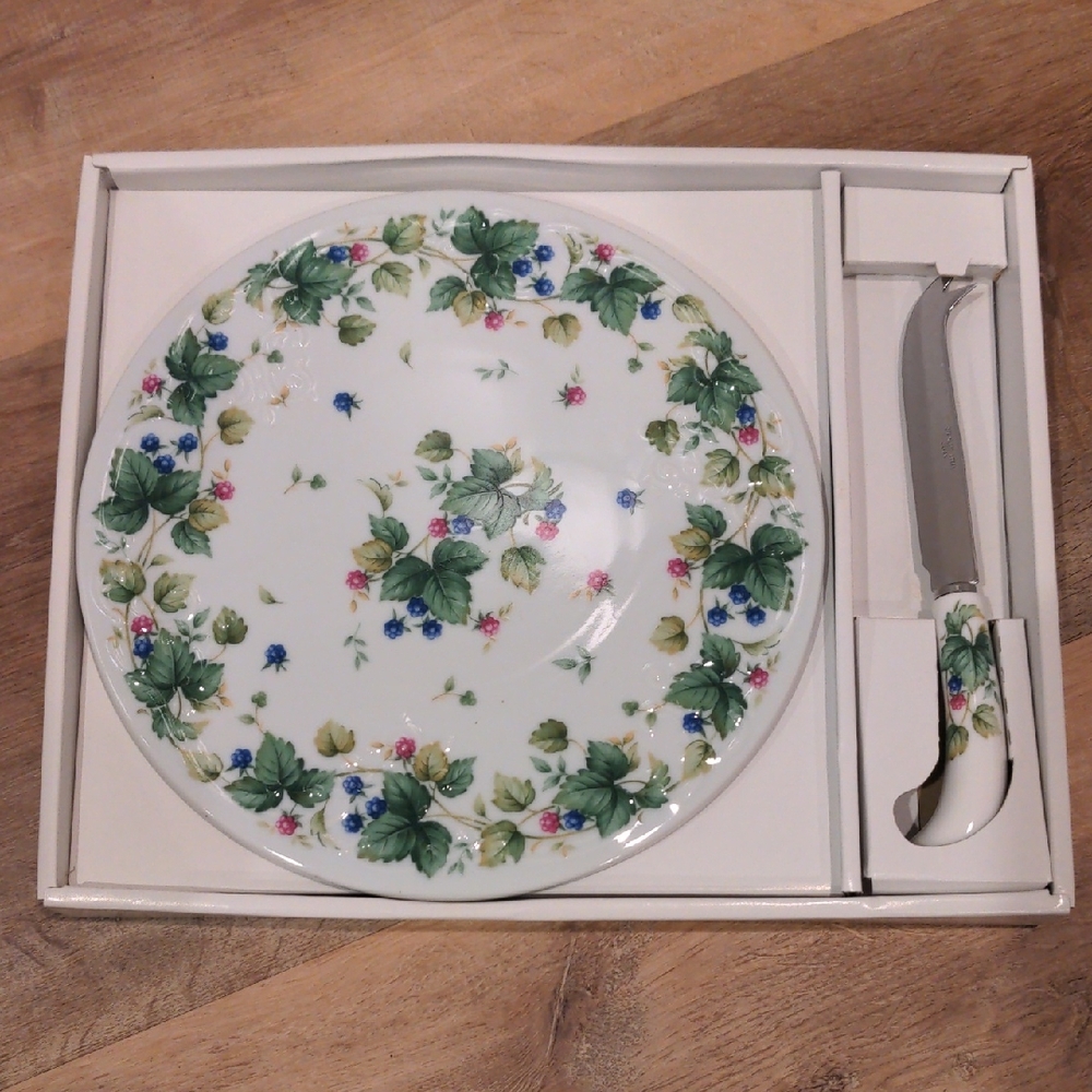 Andrea By Sadek Green and Pink Floral Dinnerware Set